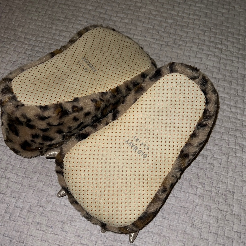 Kid’s Old Navy monster slippers. Size 1/2